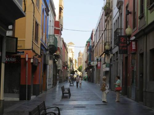 SE ALQUILA HABITACIÓN EN ZONA TRIANA