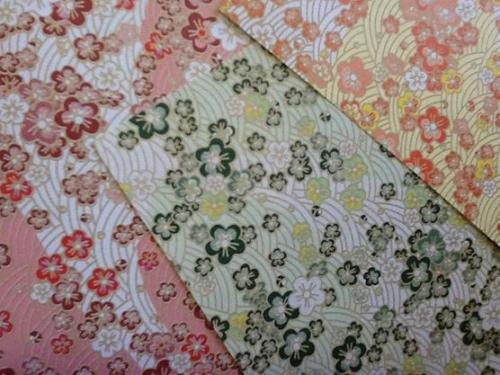 *Busco materiales de scrapbook, tarjetería y estampación*