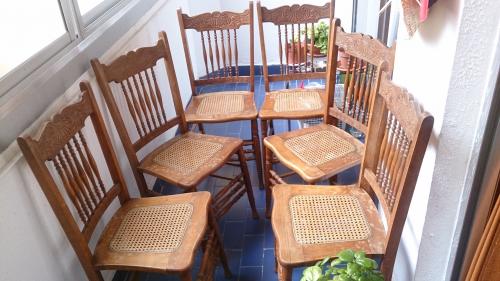 SILLAS DE MADERA CLÁSICAS