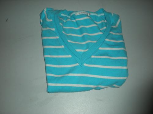blusa azul claro con  rayas blanca de segunda mano