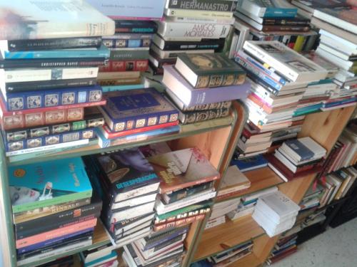 Unos 2.000 libros