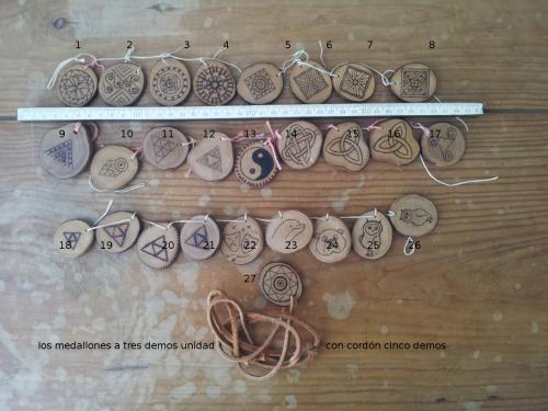 medallones_acebuche acudiremos el 8 de abril al mercado de Vecindario.