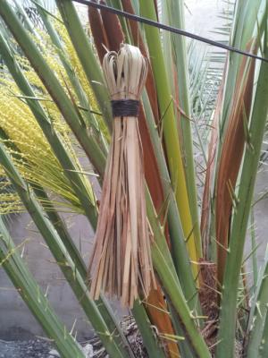escobas de palma, acudiremos el 8 de abril al mercado de Vecindario.
