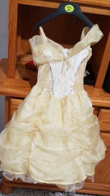 Disfraz de bella , usado sólo una vez