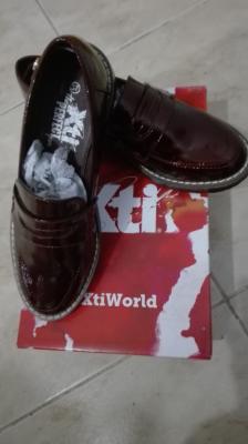 .Zapatos chica xti ,n° 37,color burdeos