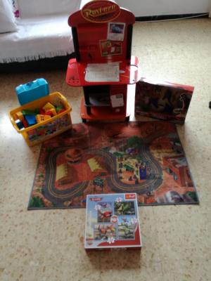 Banco trabajo cars 15,legos 10 y alfombra cars 8