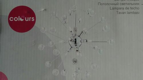 Lámpara de techo con bombillas incluidas. No disponible.