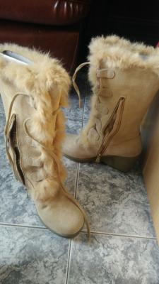 Botas chica sin estrenar piel vuelta.