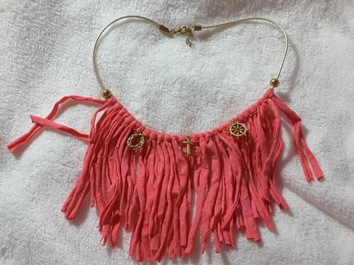 Bisutería,  variedad de preciosidades