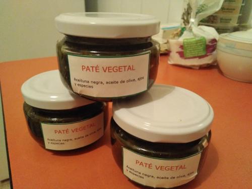 Paté de aceitunas con productos ecológicos